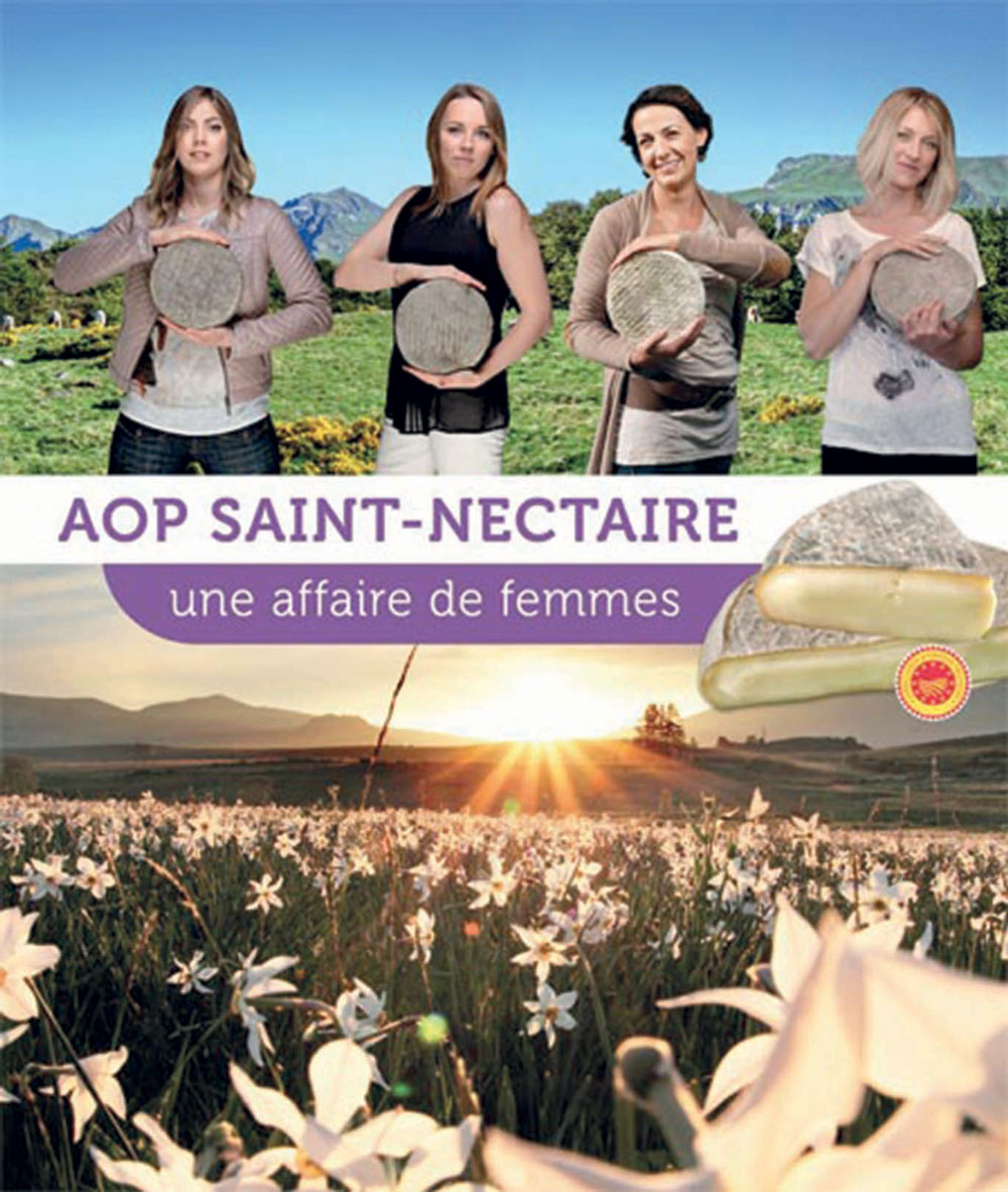 Traditionnellement la fabrication du saint-nectaire est réalisée par les femmes, comme le met en avant cette affiche promotionnelle pour la filière