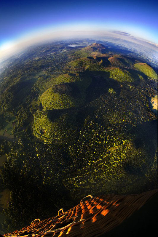 La chaîne des puys vue du ciel